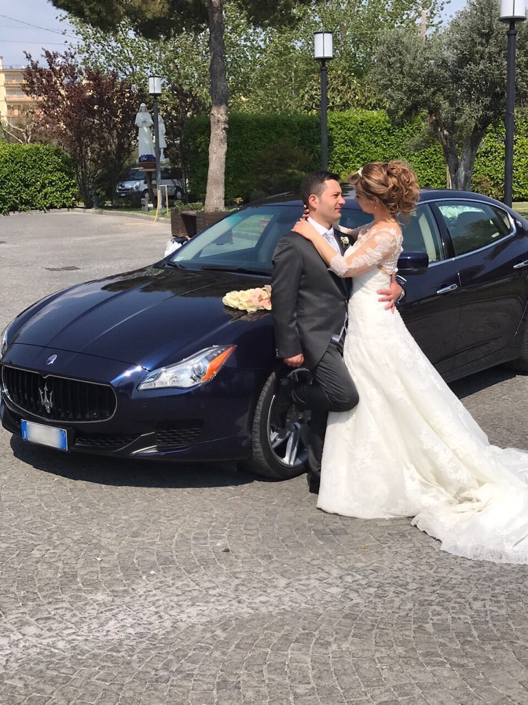 Auto-sposi-Napoli_sposi-in-Maserati_auto-matrimonio-Napoli