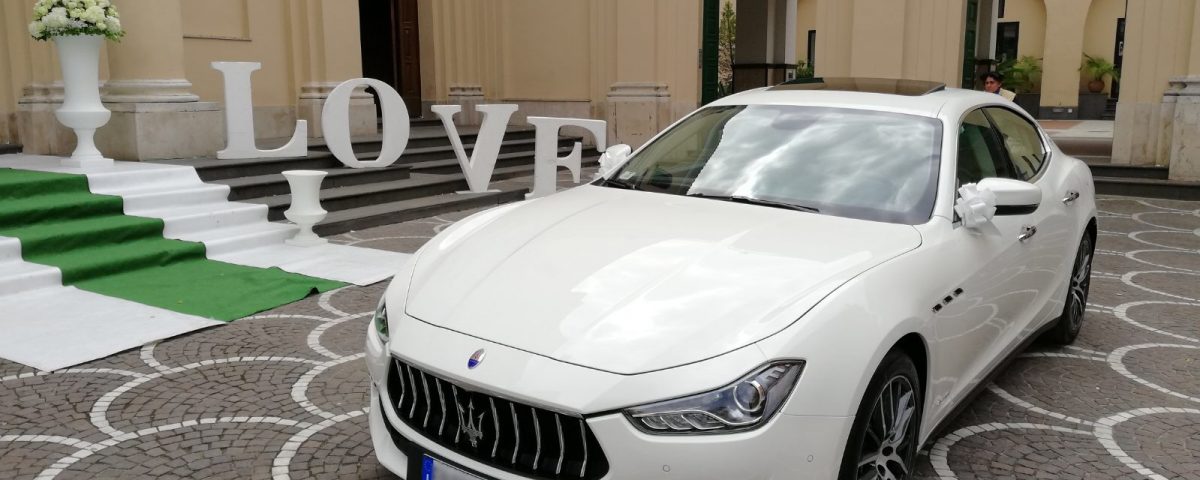 Nella foto c’è la nuova Maserati Ghibli, un auto molto elegante ma molto giovanile